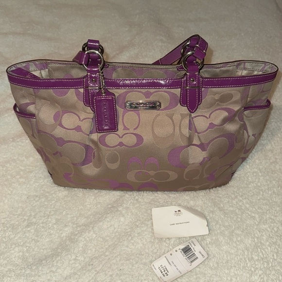 Coach Handbags - Coach Gallery Opt Signature Tote